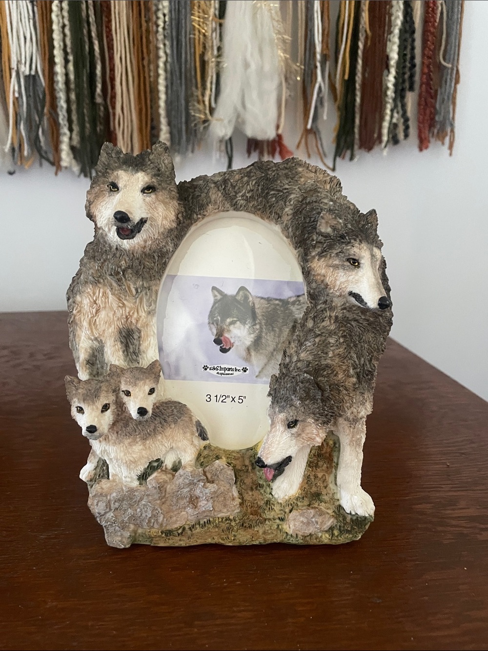 Wolf Family Photo Frame - Brown & Cream Resin like new